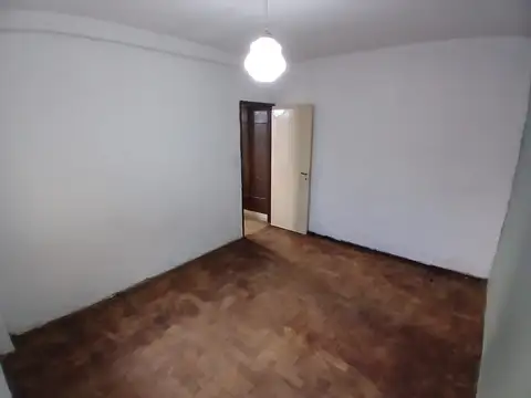 Ph en alquiler de 2 ambientes con patio en Ramos Mejia