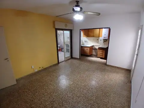 Ph en alquiler de 2 ambientes con patio en Ramos Mejia