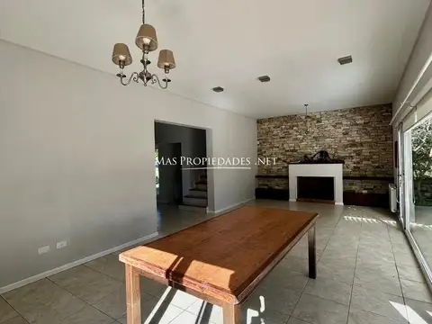 Casa en Alquiler en El Centauro, USD 2.000
