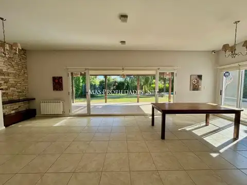Casa 5 ambientes con 3 baños