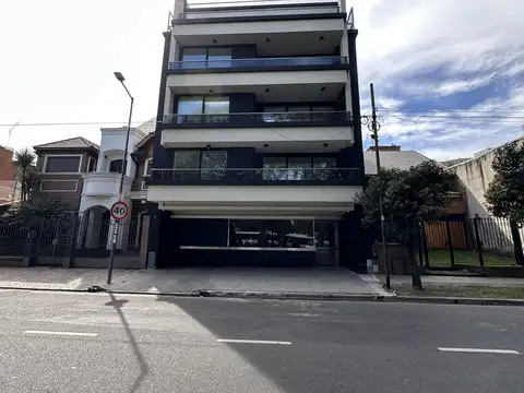 DPTO 3 AMB. 1º Y 2º  PISO CONTRAFRENTE CON BCON