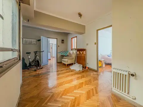 Venta Departamento 4 dormitorios c/balcón y Cochera, Juncal al 800, Plaza San Martín