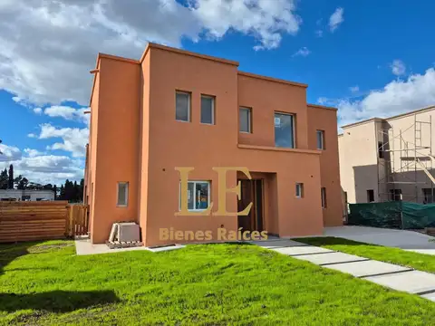 Casa 4 ambientes con 3 baños