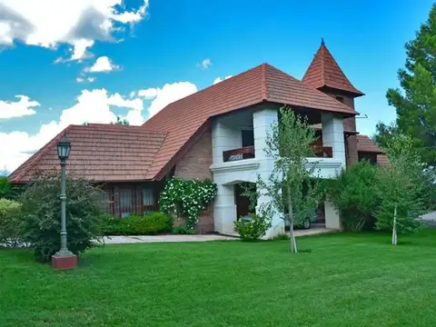Casa en Venta con 4 cocheras