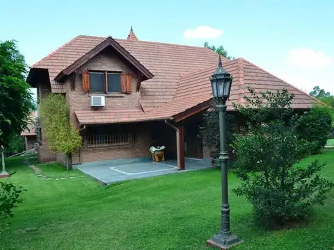 Casa 5 ambientes con 7 baños