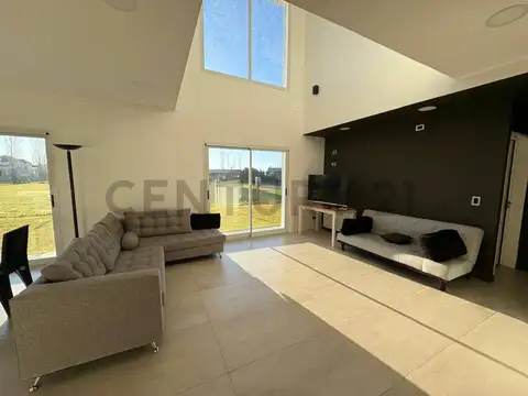 Casa en Alquiler en Cruz del Sur, USD 2.300