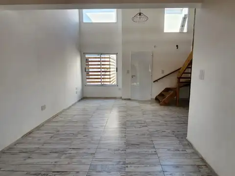 Depto Tipo Casa en Alquiler de 1 dormitorio