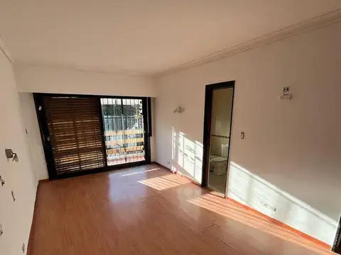 Casa 7 ambientes con 2 baños