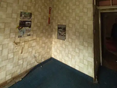 Casa Chalet 4 Ambientes A RECICLAR en Venta - Castelar Norte