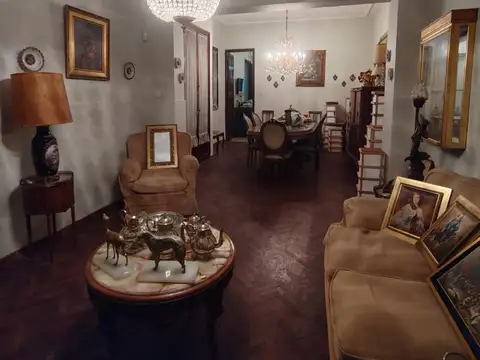 Casa 10 ambientes con 3 baños