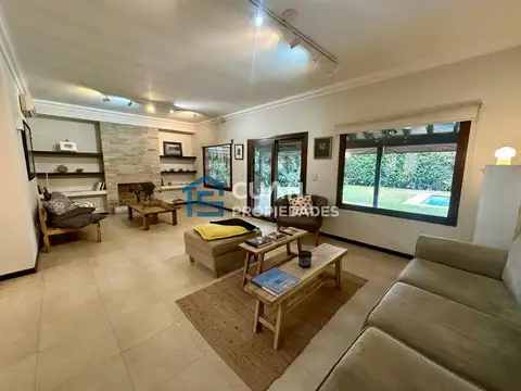 Casa en Venta con 4 cocheras