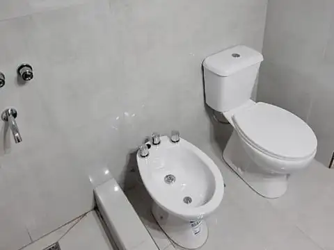 Casa en venta 3 ambientes con quincho y garaje - Parque Luro