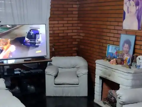 Casa en Venta en Adrogue, USD 200.000