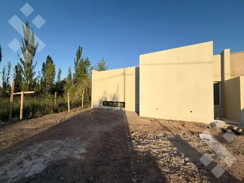 Depto Tipo Casa en Venta en General Fernandez Oro, USD 170.000
