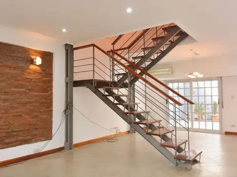 Depto Tipo Casa en Venta en Valentin Alsina, USD 165.000