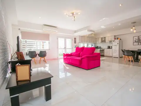 VENTA CASA 5 AMBIENTES LOMAS DEL MIRADOR C/COCHERA