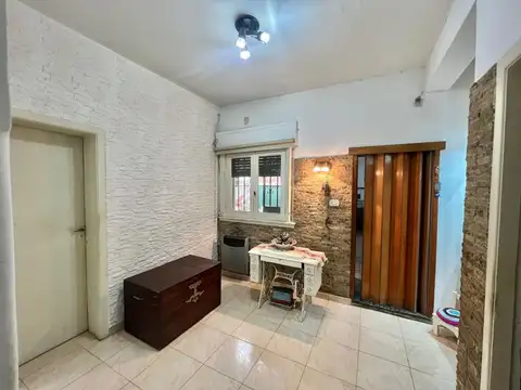 VENTA LINIERS CASA 4 AMB. COCHERA PATIO TERRAZA