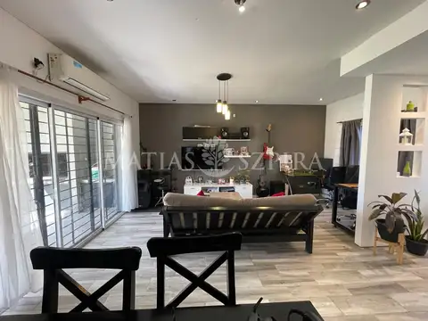 Casa 4 ambientes con 2 baños