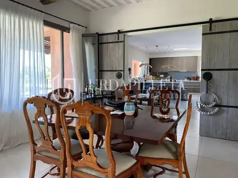 Casa 5 ambientes con 3 baños