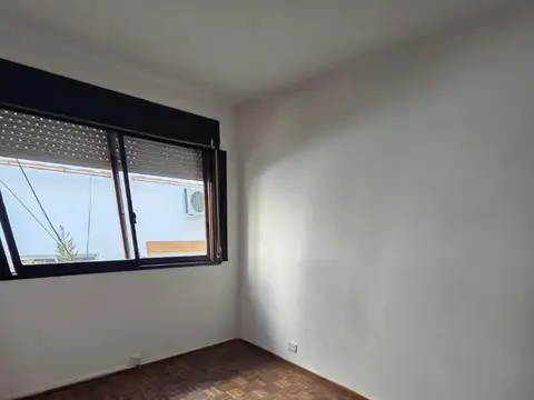 Venta dpto. centrico 1 dormitorio - de escalera