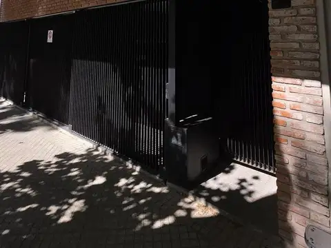 San Nicoilas 800, monoambiente divisible, patio de uso exclusivo, apto profesional.-