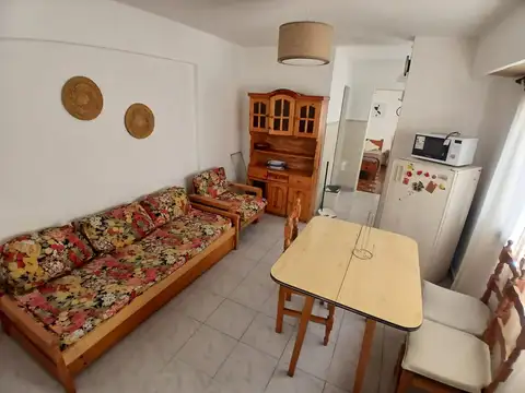 HERMOSO DEPARTAMENTO CENTRICO UNA CUADRA DEL MAR.