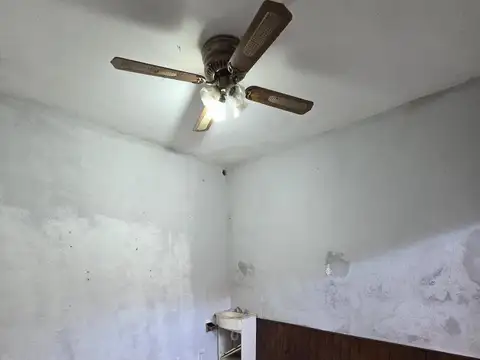 MUY BUEN LOCAL C/PRIVADO Y BAÑO S/AVENIDA!