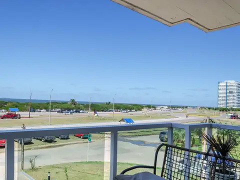 Apartamento en venta c/ cochera en Playa Brava