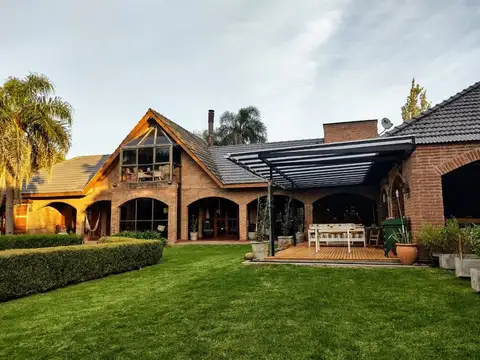 CASA EN VENTA EN PILAR DEL LAGO