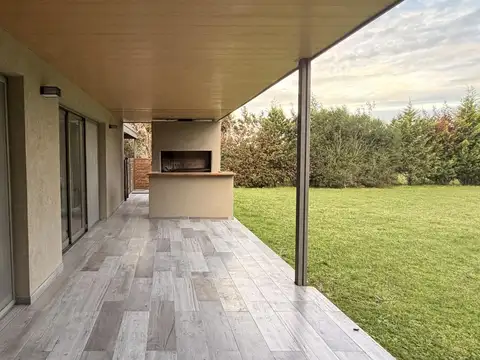 Casa en Alquiler en El Cantón, USD 1.800