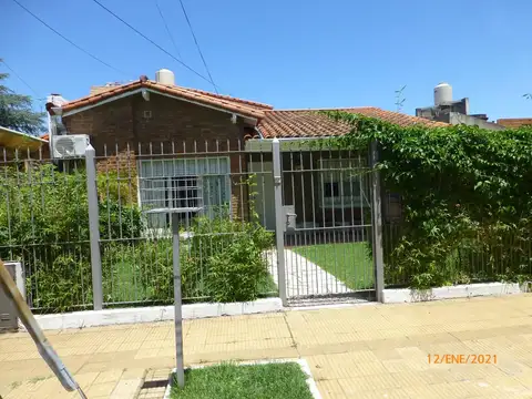 IMPECABLE PH EN CALLE CORTADA, MUY LUMINOSA!