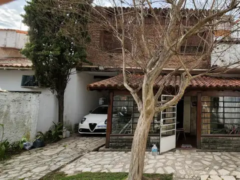 Casa 6 ambientes con 2 baños