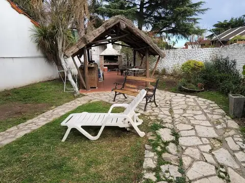 Casa en Venta con 3 cocheras