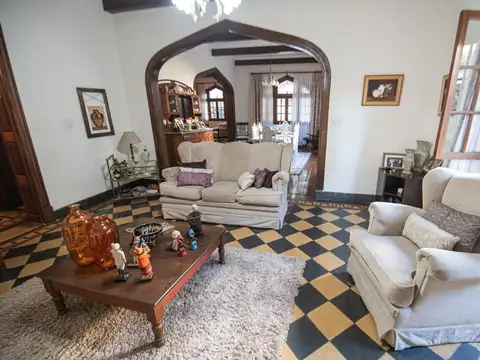 Importante Casona céntrica de 6 dormitorios.