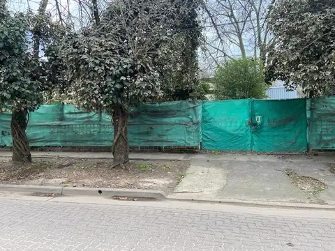 CASA DE CUATRO AMBIENTES A RECICLAR SOBRE LOTE PROPIO