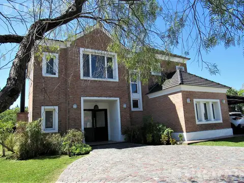 Casa en Venta con 3 cocheras