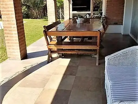 Casa 6 ambientes con 3 baños