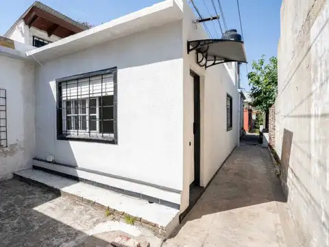 VENTA PH 2 AMBIENTES C/PATIO EN BERNAL OESTE