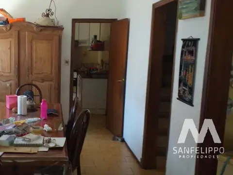 Casa 6 ambientes con 3 baños