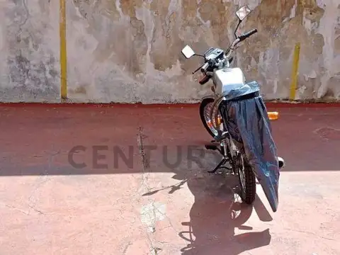 Venta de Cochera, Morón                                Amplia cochera descubiert...