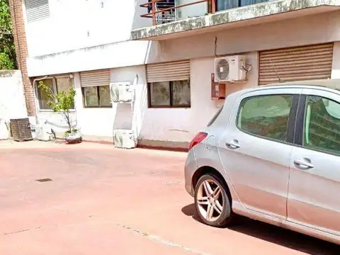 Venta de Cochera, Morón            
            
        Amplia cochera descubiert...