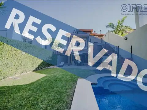 Casa de 6 ambientes 3 baños doble cochera jardín y pileta en Villa Pueyrredon lote 8,66x35