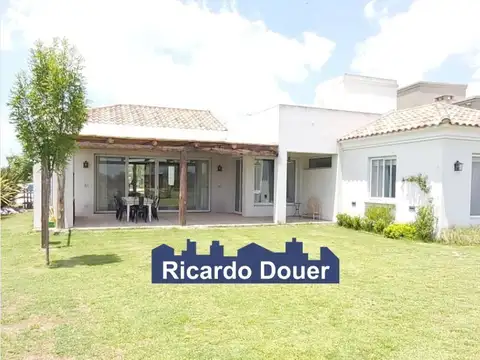 Avenida de los lagos 100