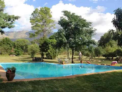 CASCO DE ESTANCIA IDEAL HOSTERÍA MAS CUATRO CASAS Y PISCINA