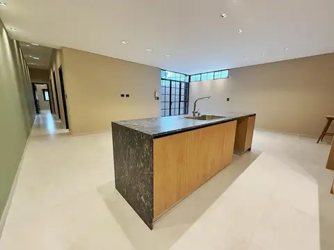 Casa en Venta en La Plata [Cod: ]