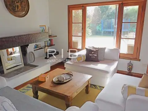 Impecable Propiedad sobre 1300 m2 - Sin Muebles