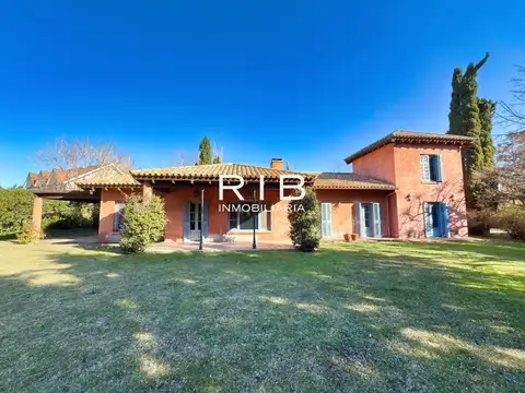 Impecable Propiedad sobre 1300 m2 - Sin Muebles