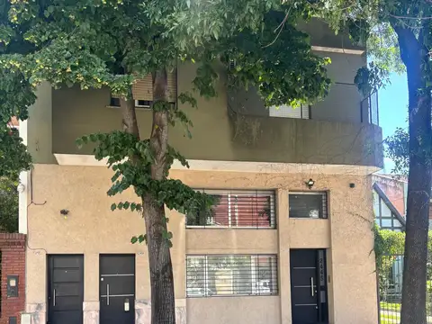PISO UNICO ENTRADA INDEPENDIENT 110 M2 4 AMBIENTES AL FTE CON BALCON 2 BAÑOS PATIO ATERRAZADO CON PARRILLA Y QUINCHO