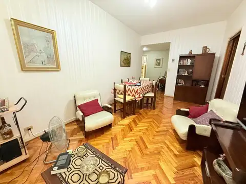 Departamento 3 ambientes con dependencia de servicio.