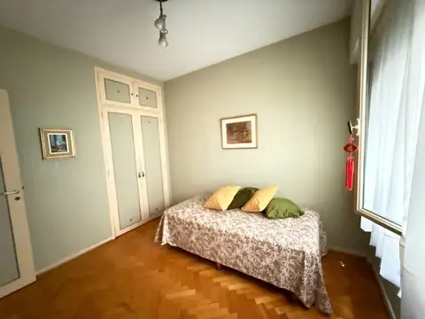 Departamento 3 ambientes con dependencia de servicio.